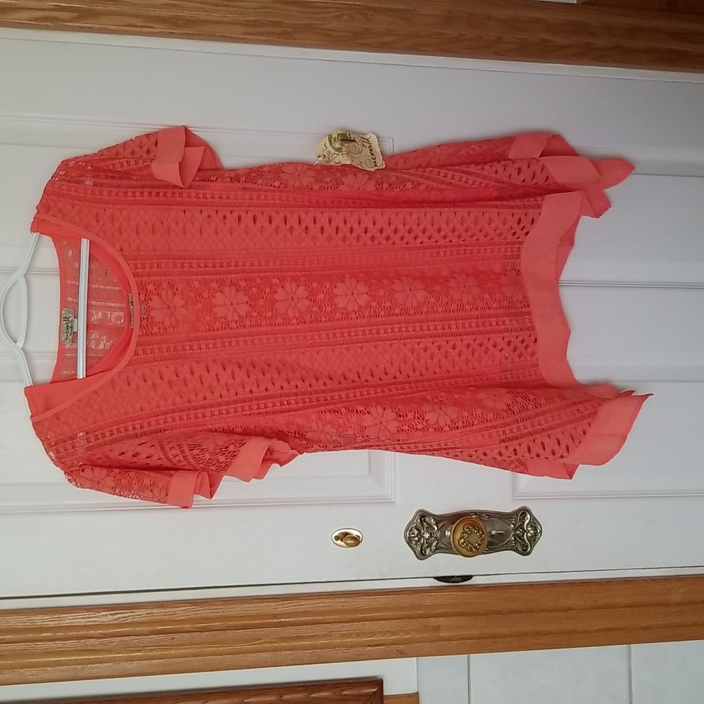 NWT One World live & let live Handkerchief Hem shirt Coral Lace Womens S…